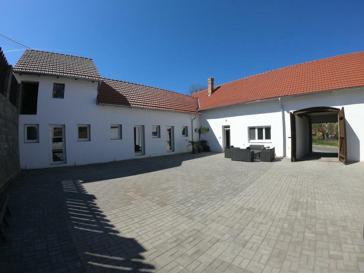 Moravske Toskansko Stavesice Bagian luar foto